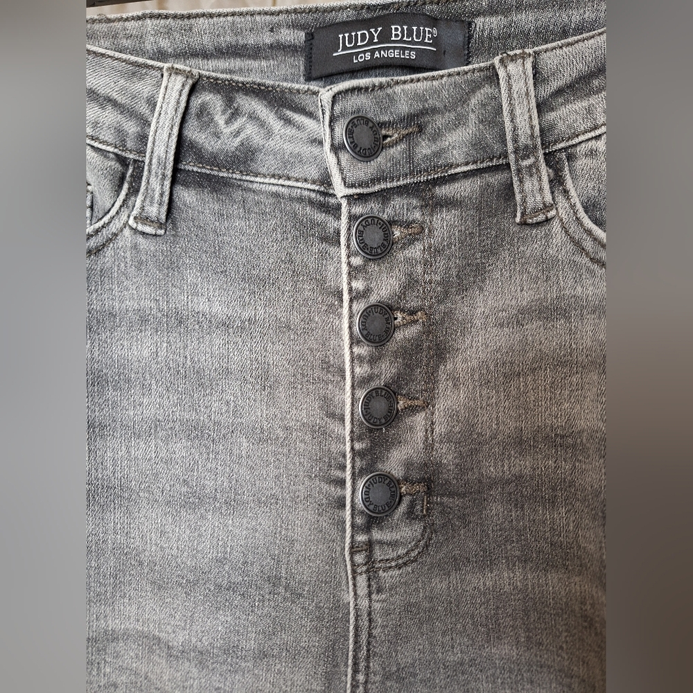 Judy Blue Capri Cropped Grey Mineral Wash High Rise Skinny Fit Jeans 9/29 - Picture 4 of 7